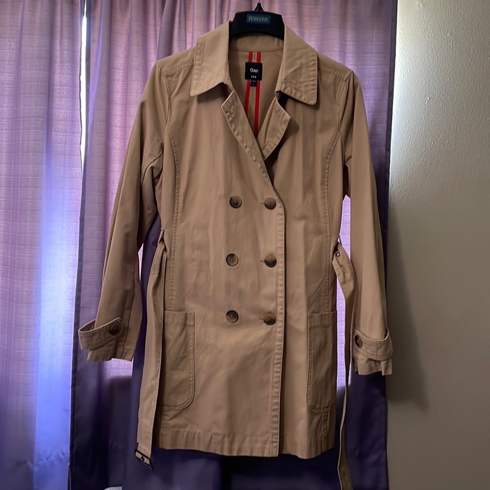 Women’s Gap Tan trench coat with belt
